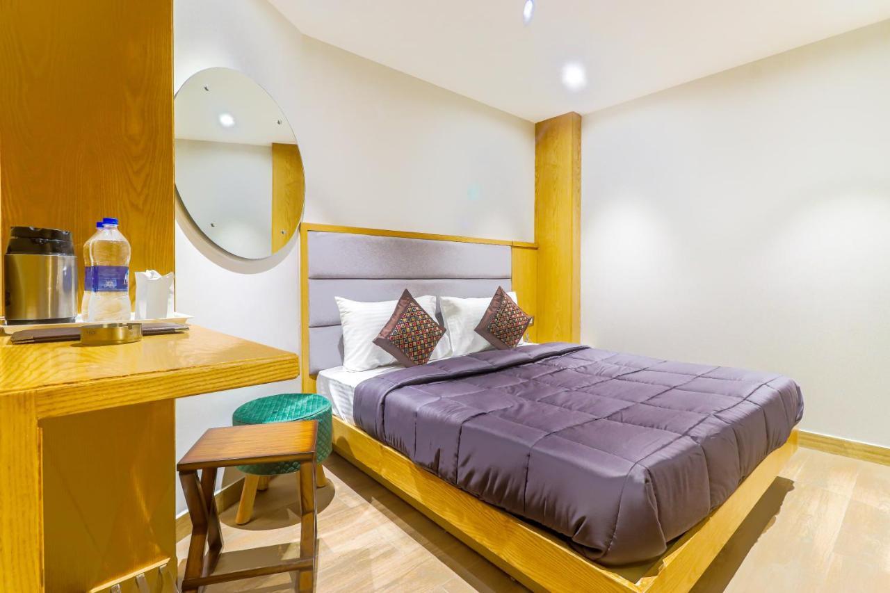 Hotel Bricks, Karol Bagh, New Delhi Экстерьер фото