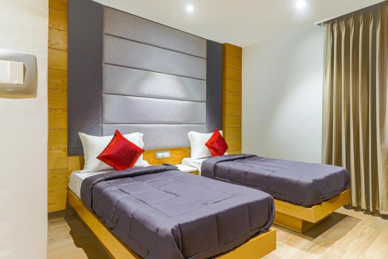 Hotel Bricks, Karol Bagh, New Delhi Экстерьер фото
