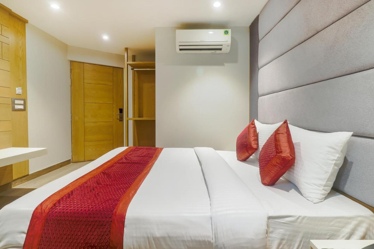 Hotel Bricks, Karol Bagh, New Delhi Экстерьер фото