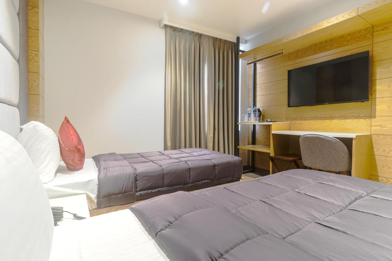 Hotel Bricks, Karol Bagh, New Delhi Экстерьер фото