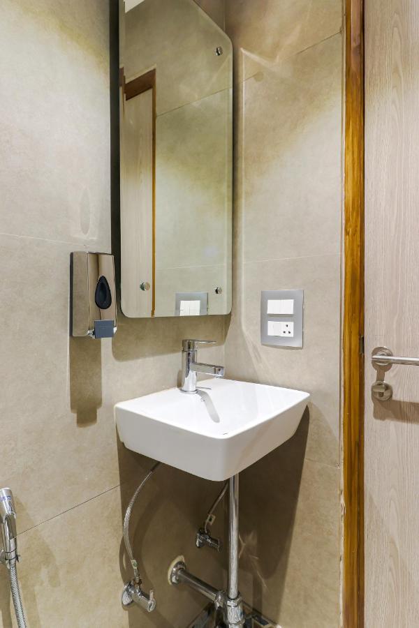 Hotel Bricks, Karol Bagh, New Delhi Экстерьер фото