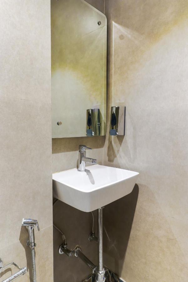 Hotel Bricks, Karol Bagh, New Delhi Экстерьер фото