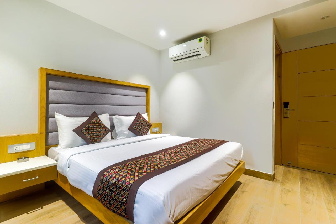 Hotel Bricks, Karol Bagh, New Delhi Экстерьер фото